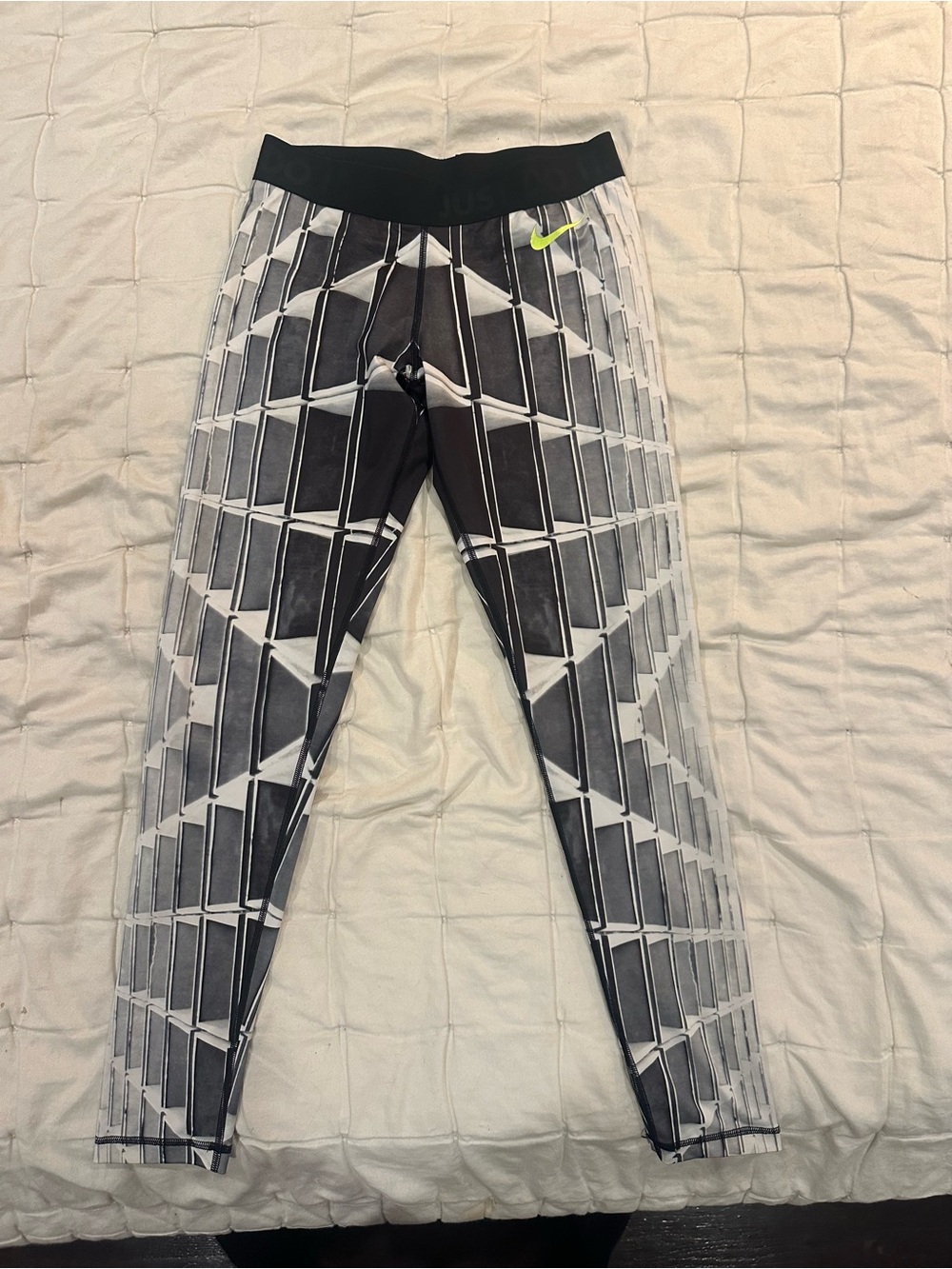 Nike Dri-FIT Geometric Print Leggings Women’s Medium Black White